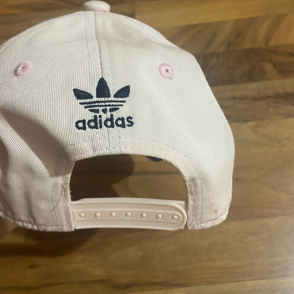 Adidas SnapBack - Picture 3 of 3
